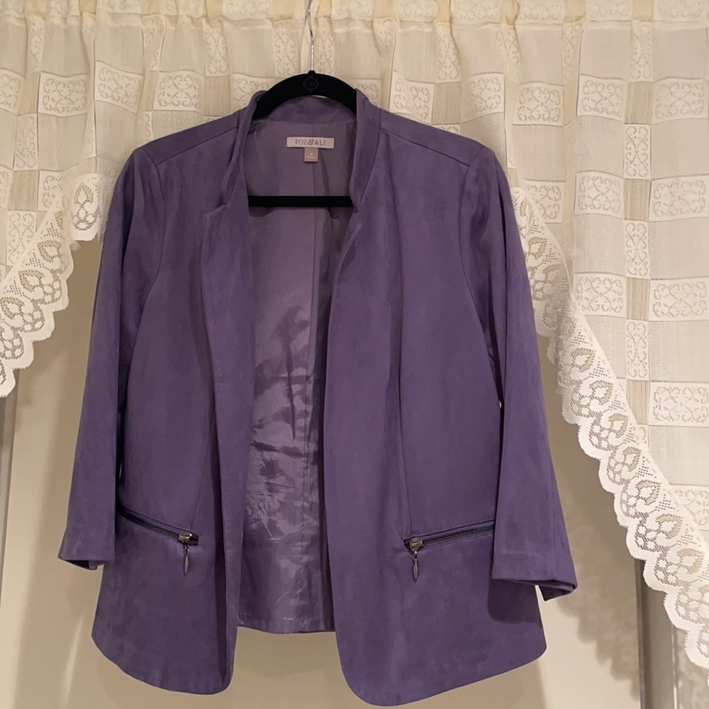 Adorable lilac jacket. Looks  great with jeans! Worn just once Women’s M
